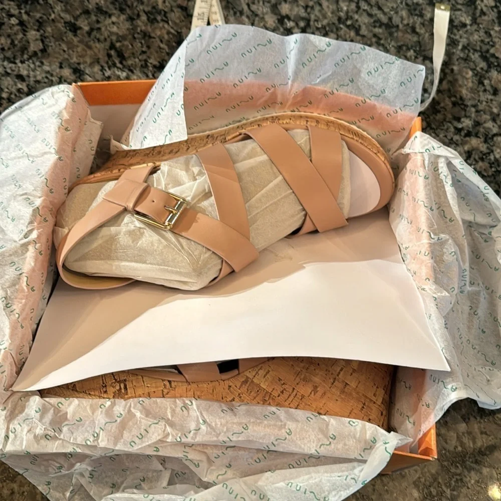 Unisa light pink wedge sandal NIB 9.5